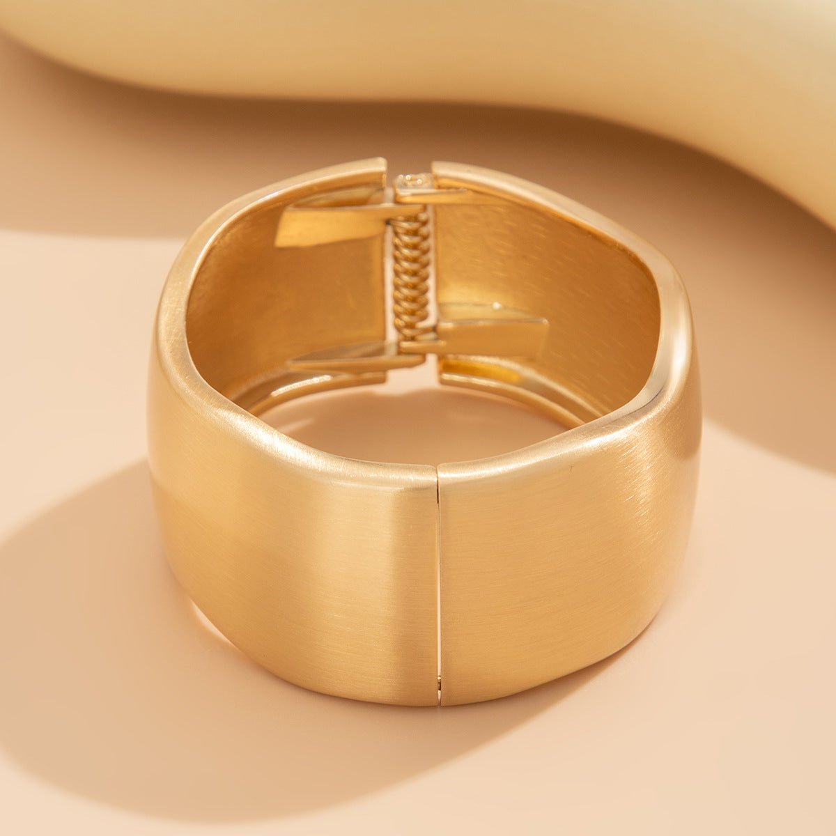 Chunky Gold Wave Cuff Bangles – Stackable Boho Statement Jewelry Set - HalleBeauty